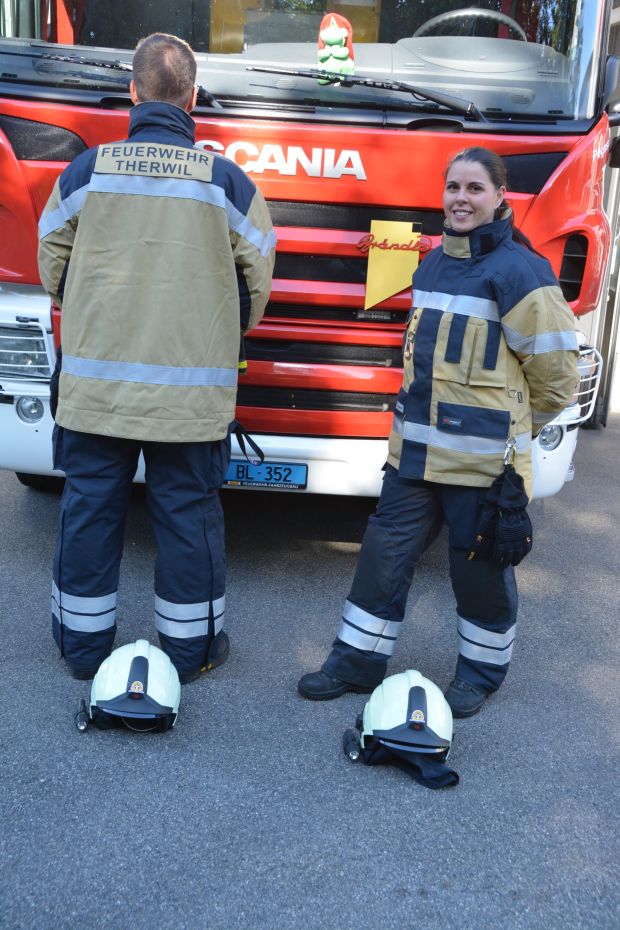 Models mit Brandschutzkleidung